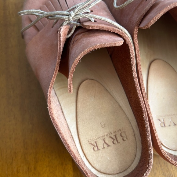 Bryr Clogs with Kilt - Picture 3 of 5